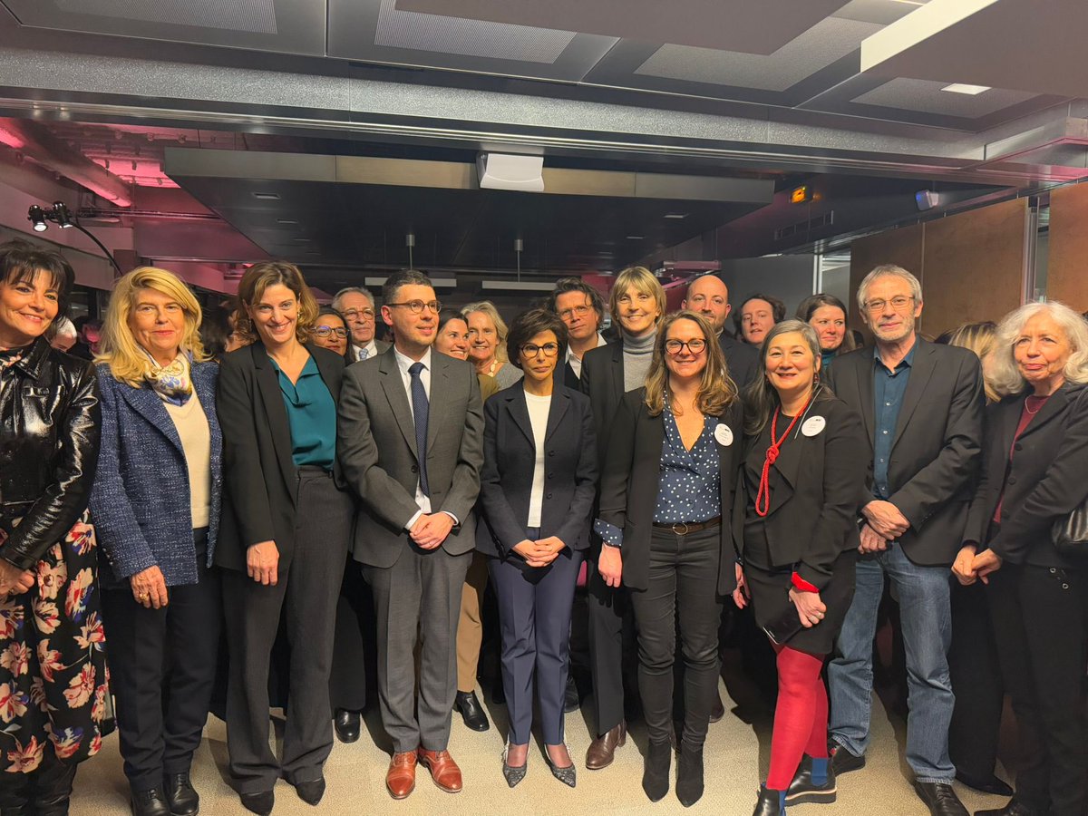 Rachida Dati ن (@datirachida) on Twitter photo Le 4 février, je rendrai publique une nouvelle stratégie nationale de l’architecture issue de consultations avec les professionnels : elle sera ambitieuse, territorialisée et tournée vers l'avenir.
👉 Nos priorités :
✅Soutenir la formation des jeunes architectes 🎓
✅Mieux Le 4 février, je rendrai publique une nouvelle stratégie nationale de l’architecture issue de consultations avec les professionnels : elle sera ambitieuse, territorialisée et tournée vers l'avenir.
👉 Nos priorités :
✅Soutenir la formation des jeunes architectes 🎓
✅Mieux