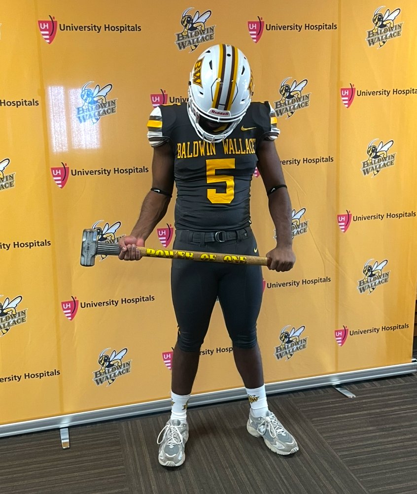 Had a great visit at <a href="/BWFootball_/">Baldwin Wallace Football</a> 🟡🟤
Thank you <a href="/EthanNichol10/">Ethan Nichol</a> <a href="/CoachHilvert/">Jim Hilvert</a> !!!