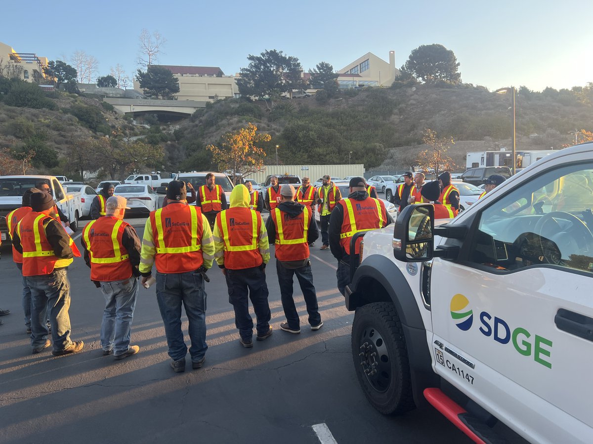 sempra's tweet photo. Together, in unity and strength, employees across the Sempra companies are diligently working to keep our communities safe. 🙏 Thank you to the courageous first responders, @socalgas and @SDGE crews who are working non-stop to aid those affected by the #Californiawildfires. https://t.co/oZ3ElNKnPz