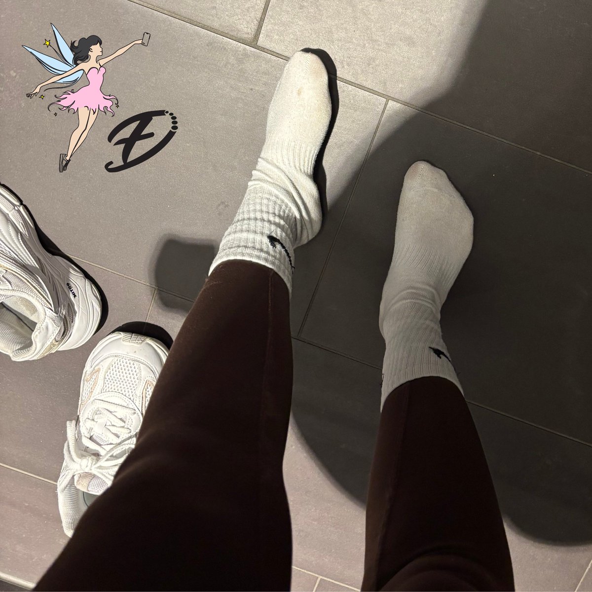 fairy_diary_com's tweet photo. Jelena's feet and shoes in the gym. With her insane Puma Teveris Nitro shoes and sweaty Nike socks, she leaves footprints on the ground These sweaty prints are simply fantastic. #puma #pumashoes #pumateverisnitro #pumateveris #gymshoes #shoes #leggings #teveo #feet #feetdiary https://t.co/4KnXY8NRAH