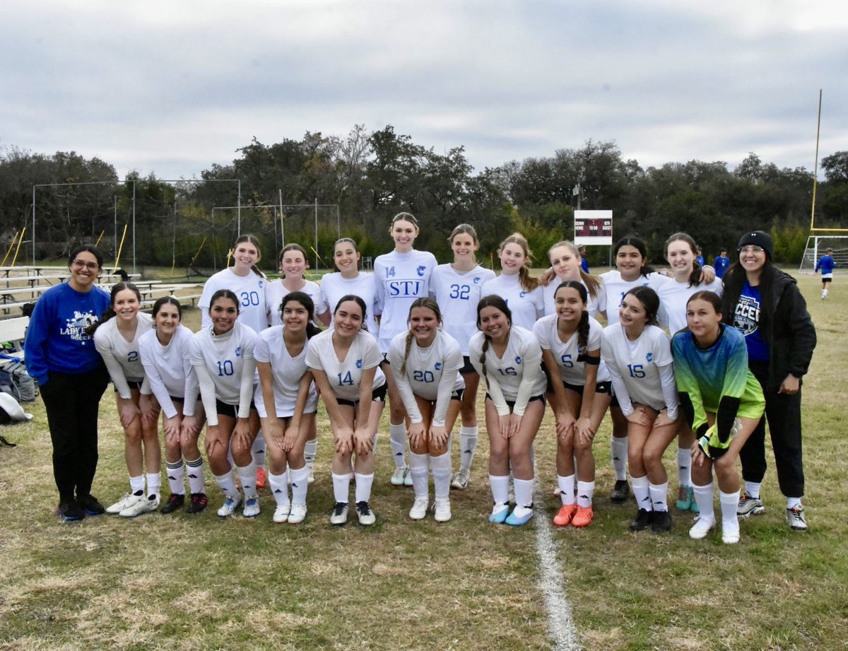 ✈️💙⚽The Lady Flyers opened district play in San Antonio today and took a 2-0 victory over St Anthony’s. Congratulations, ladies!
