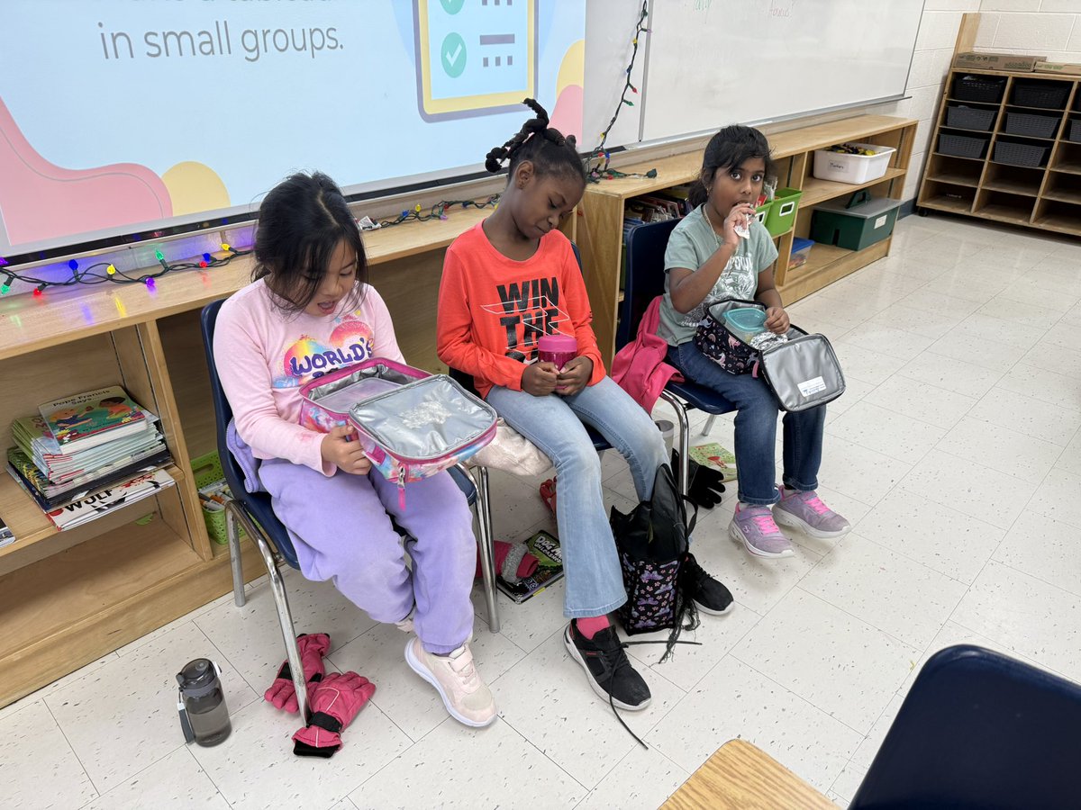 arincunanan's tweet photo. Grade 2/3 students doing tableaus for drama! @StMariaGorett https://t.co/U3zhz5V4z8