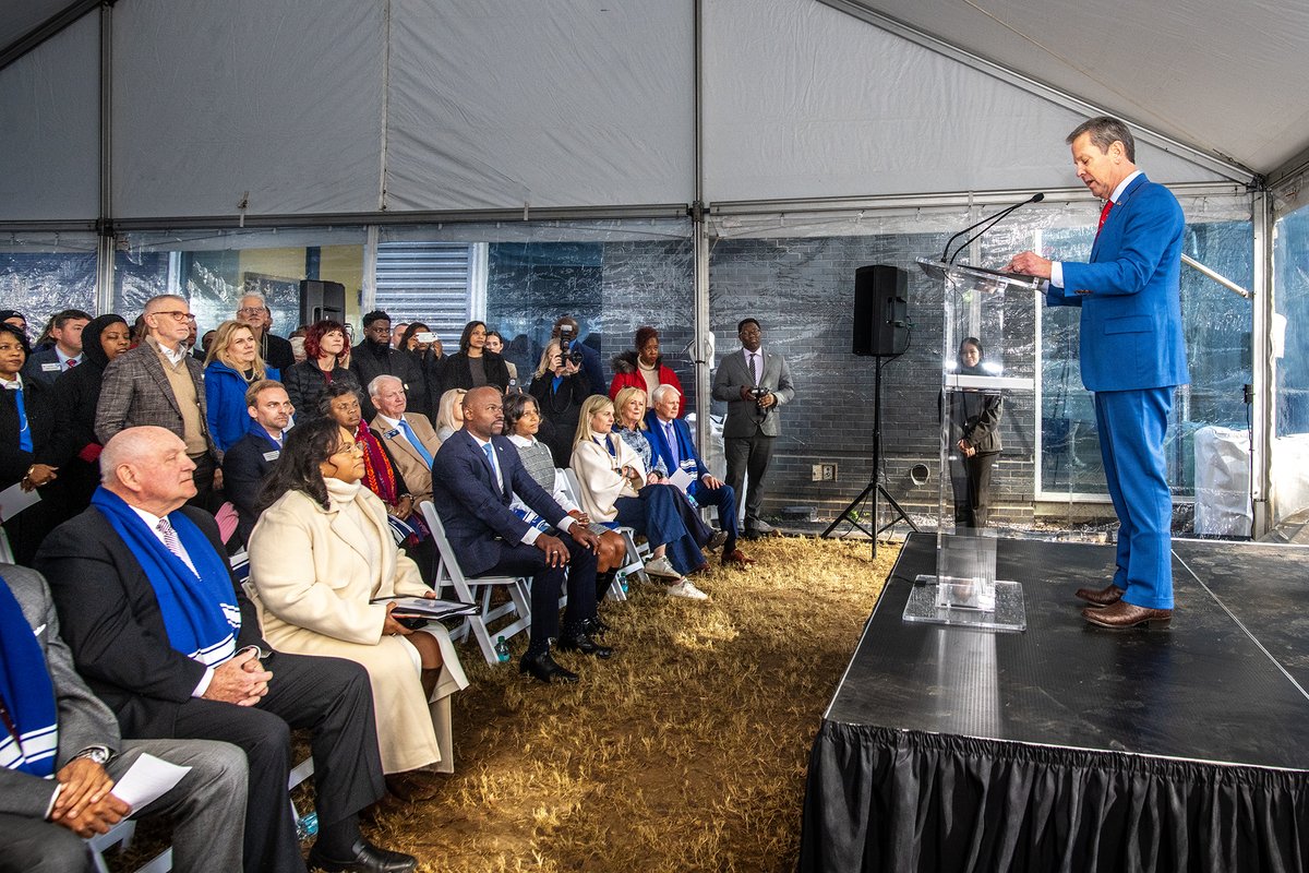 GeorgiaStateU's tweet photo. Today we broke ground on the newest addition to Georgia State! Set to be completed in 2026, the GSU research tower is a 155,000-square-foot facility that will deliver additional space for research, collaboration and education in the heart of Atlanta. #TheStateWay https://t.co/X2LOaEdEqC