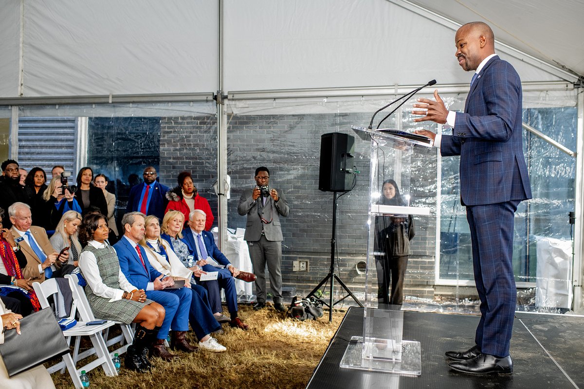 GeorgiaStateU's tweet photo. Today we broke ground on the newest addition to Georgia State! Set to be completed in 2026, the GSU research tower is a 155,000-square-foot facility that will deliver additional space for research, collaboration and education in the heart of Atlanta. #TheStateWay https://t.co/X2LOaEdEqC