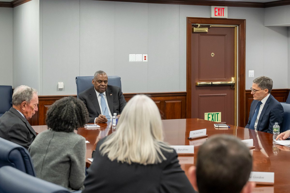 SecDefAustin's tweet image. I hosted my final meeting with the Defense Innovation Board (DIB) at the Pentagon. Over the past four years, the DIB's diverse expertise provided valuable insights to accelerate innovation at speed and scale, ensuring that we remain at the forefront of technological advancements…