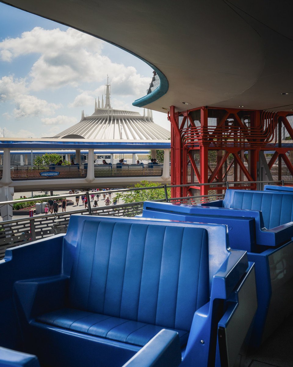 Somewareatdisney tweet media