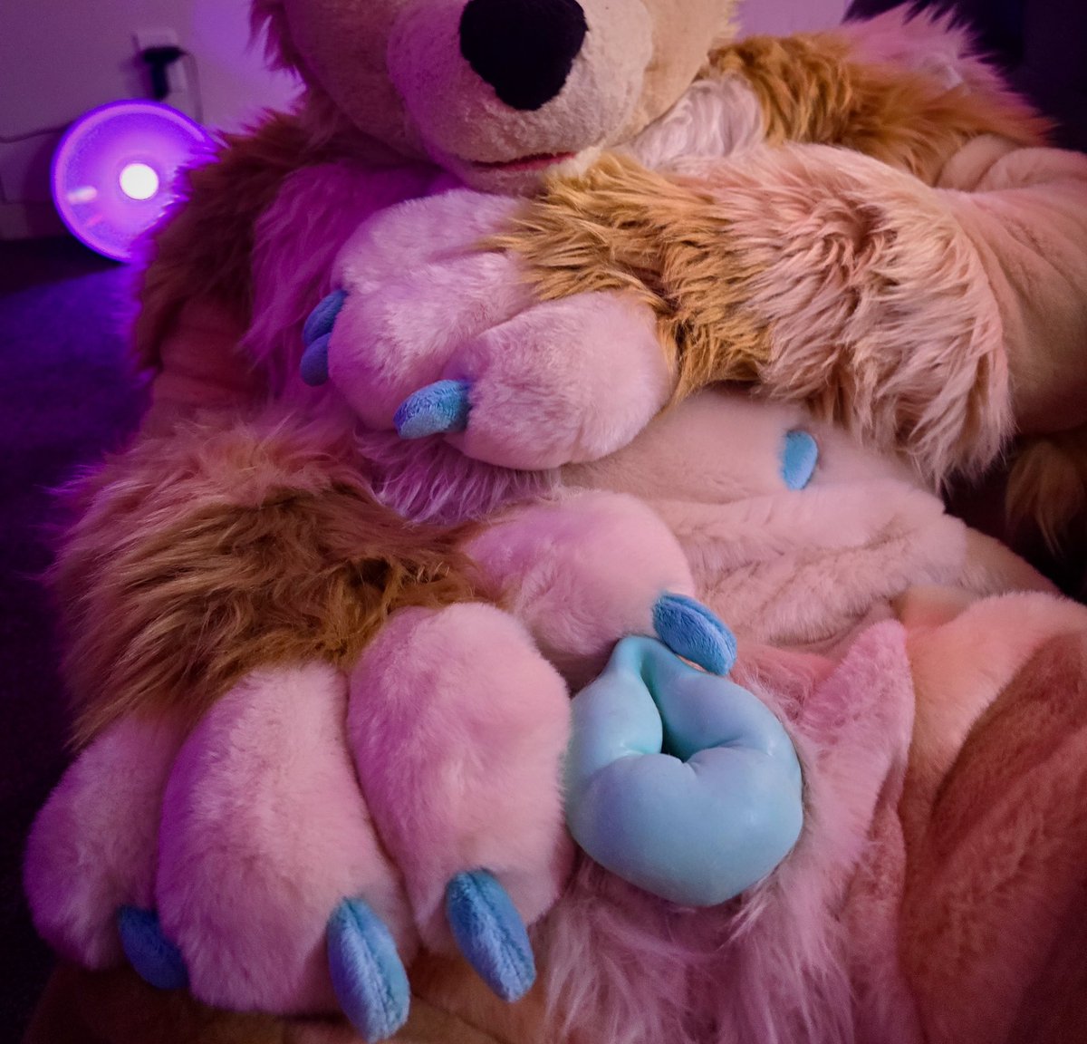BackDoorLab's tweet photo. This boy cookie is ready for ANE~ 

#nsfw #ftm #murrsuiter #nsfwfursuiter #murrsuit https://t.co/Or5bxNiJZm