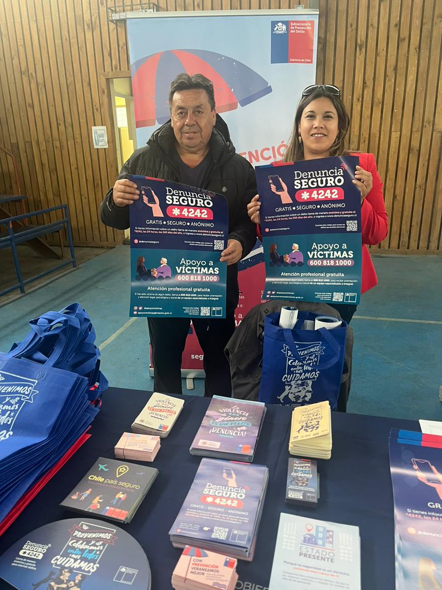 Participando activamente en Actividad Gobierno en Terreno junto al Delegado Presidencial y el Alcalde de la comuna de Panguipulli en la zona lacustre de Coñaripe, oportunidad donde las autoridades hicieron difusión del programa Denuncia Seguro *4242.
<a href="/SubPrevDelito/">Subsecretaría de Prevención del Delito</a>