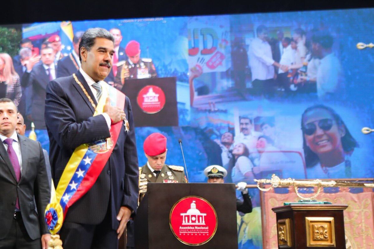 <a href="/NicolasMaduro/">Nicolás Maduro</a> #MensajeAnual || Pdte. <a href="/NicolasMaduro/">Nicolás Maduro</a>: “Me sumo a al voz poderosa del pueblo de Venezuela que ha rechazado una posible invasión militar extranjera en el país, solicitada por Álvaro Uribe Vélez”.