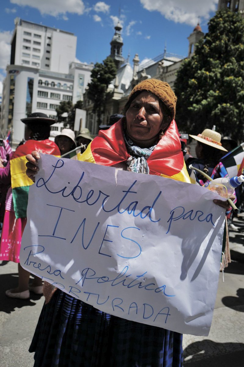 JaeRaePhoto's tweet photo. March for life, for the dignity of a people who have suffered, been persecuted, imprisoned without justice that enforces the CPE. #Puebloboliviano once again be marching on the roads, for voices preventing more inflation on everyday necessities. @LaRazon_Bolivia @GettyImages https://t.co/OnmxYhJtpM