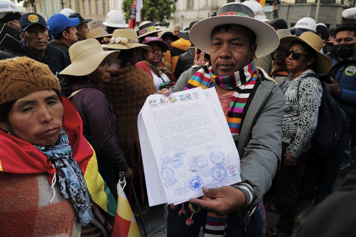 JaeRaePhoto's tweet photo. March for life, for the dignity of a people who have suffered, been persecuted, imprisoned without justice that enforces the CPE. #Puebloboliviano once again be marching on the roads, for voices preventing more inflation on everyday necessities. @LaRazon_Bolivia @GettyImages https://t.co/OnmxYhJtpM