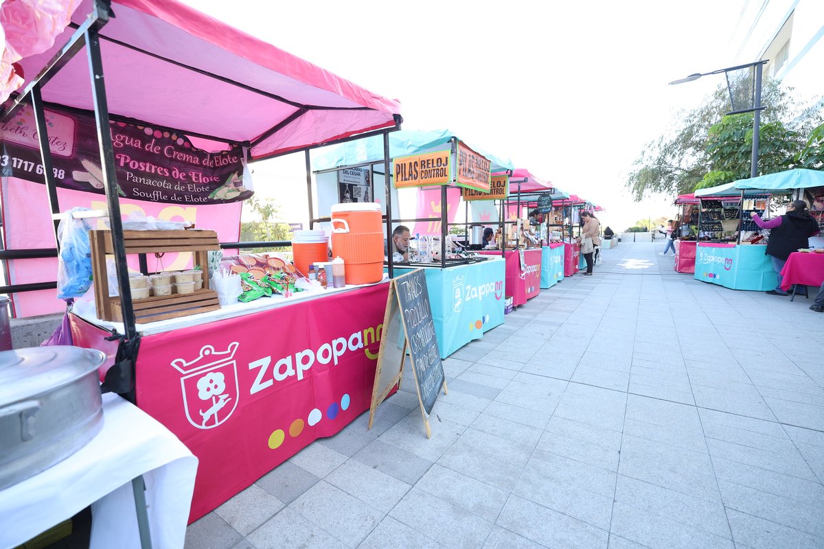 DesarrolloZap's tweet photo. ¡#ExpoHechoEnZapopan esta en el #CISZ! 📢
¡Seguimos apoyando al emprendimiento!
Ven y apoya a nuestras emprendedoras y emprendedores y encuentra diferentes productos y servicios ✨
📍¡Visítanos! Explanada del CISZ frente a comisaría https://t.co/YQgUwY1mE5