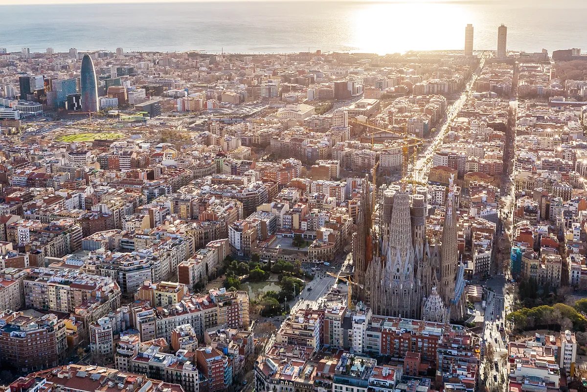 PwC: el 1,9% del PIB de Barcelona y 40.000 empleos peligran sin los pisos turísticos dlvr.it/THNPjr