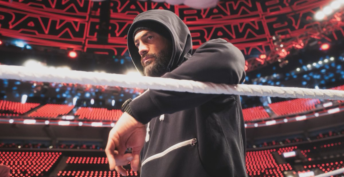 WWERomanReigns's tweet photo. BTS ☝🏽
@netflix @HeymanHustle 
#WWERaw https://t.co/s18NYfpxtr