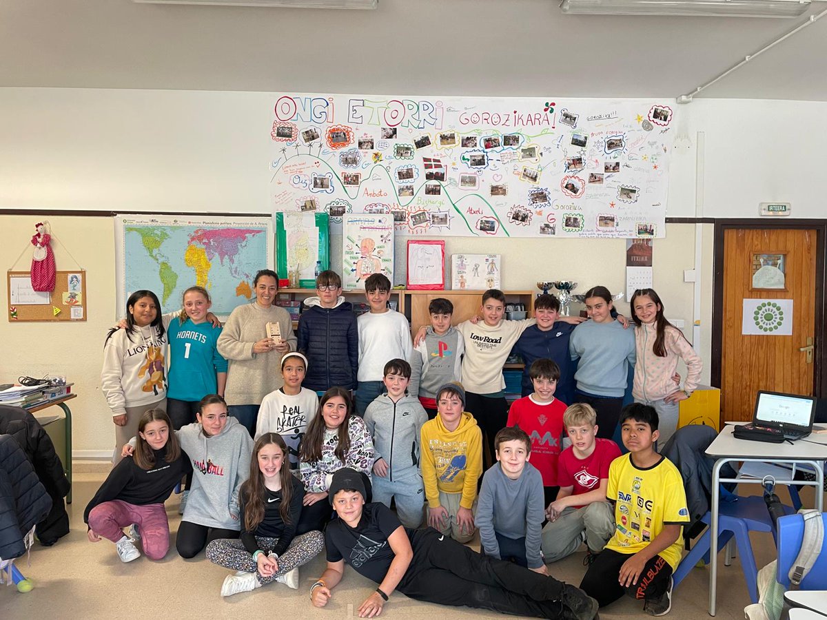 Gure DBH2ko ikasleak <a href="/OrokietaEskola/">Orokieta</a> n izan dira "Gu ere maker" erronkan beraiek egindako domino joko polita oparitzera LH6ko ikasleei.