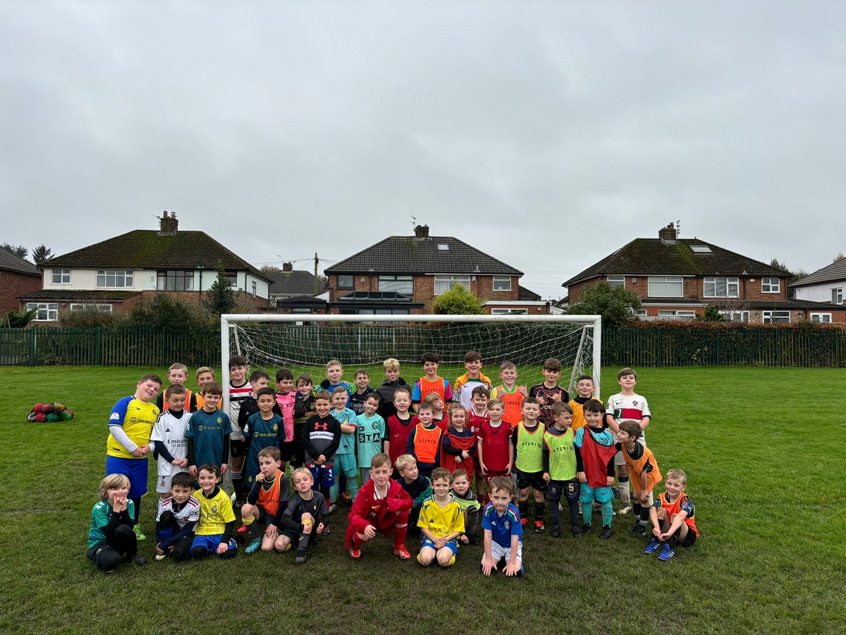 FootyFCoaching's tweet photo. 🚨⚽ Footy Camp Dates for Feb Half Term ⚽🚨
.
1 🏟️ Queen's Park, St Helens
🗓️ 17-19 Feb
⚽ Available to Y1-6 chn 09.00-15.00
.
2 🏟️ St Ann's, Rainhill
🗓️ 18-20 Feb
⚽ Available to reception (1/2 days 09.00-12.00)  &amp;  y1-6 chn (09.00-15.00)
.
Please get in touch for more info 👍 https://t.co/OV0s8wxanl