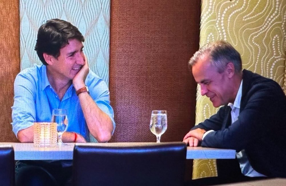PierrePoilievre's tweet image. The bond between these two men is almost touching.

#CarbonTaxCarney

#JustLikeJustin