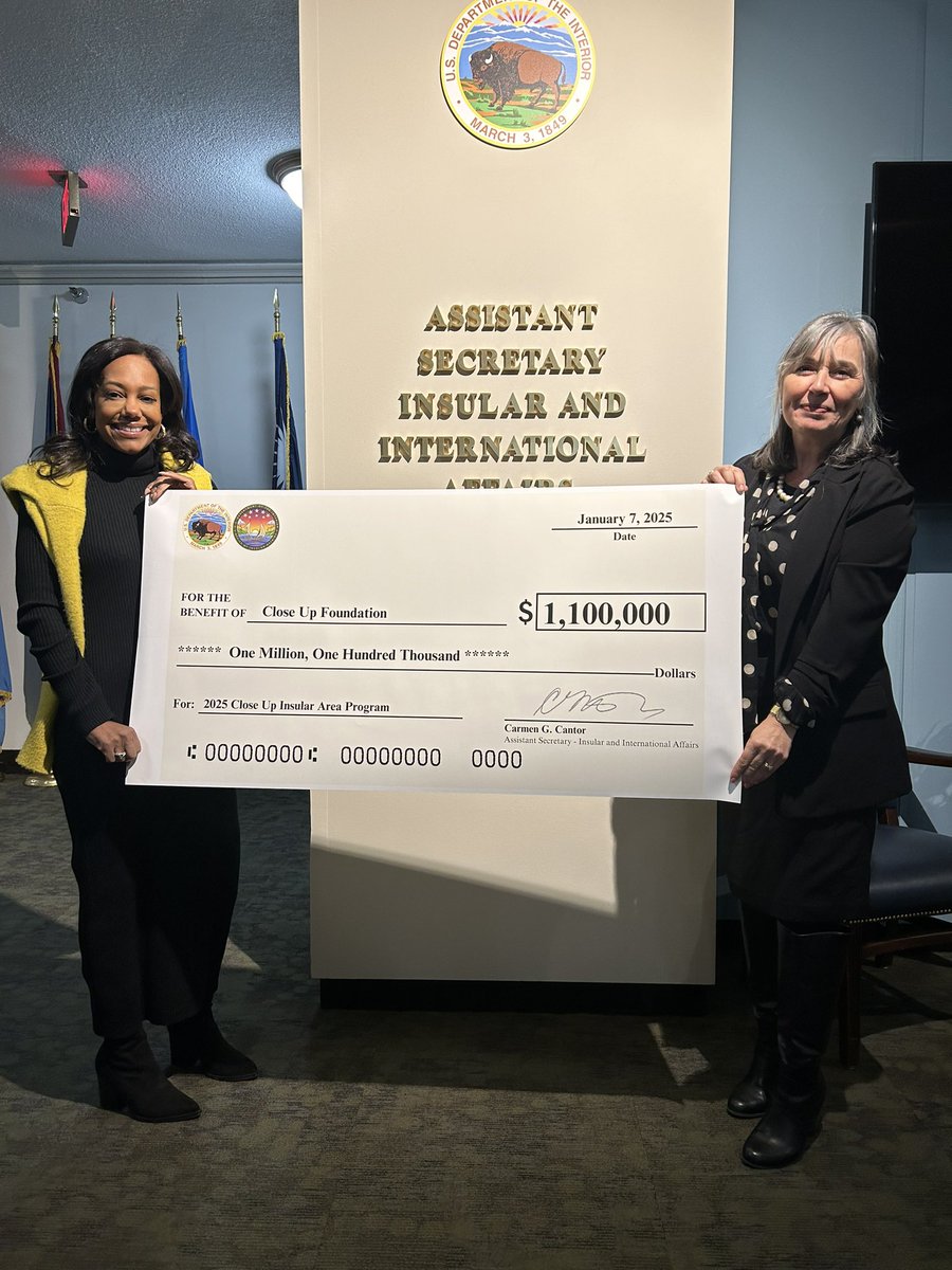 AsstSecCantor's tweet image. Thrilled to award Close Up Director Mia Charity with a grant supporting experiential civic education for nearly 500 students and educators from U.S. territories & freely associated states. It's an honor to help expand opportunities for civic engagement!