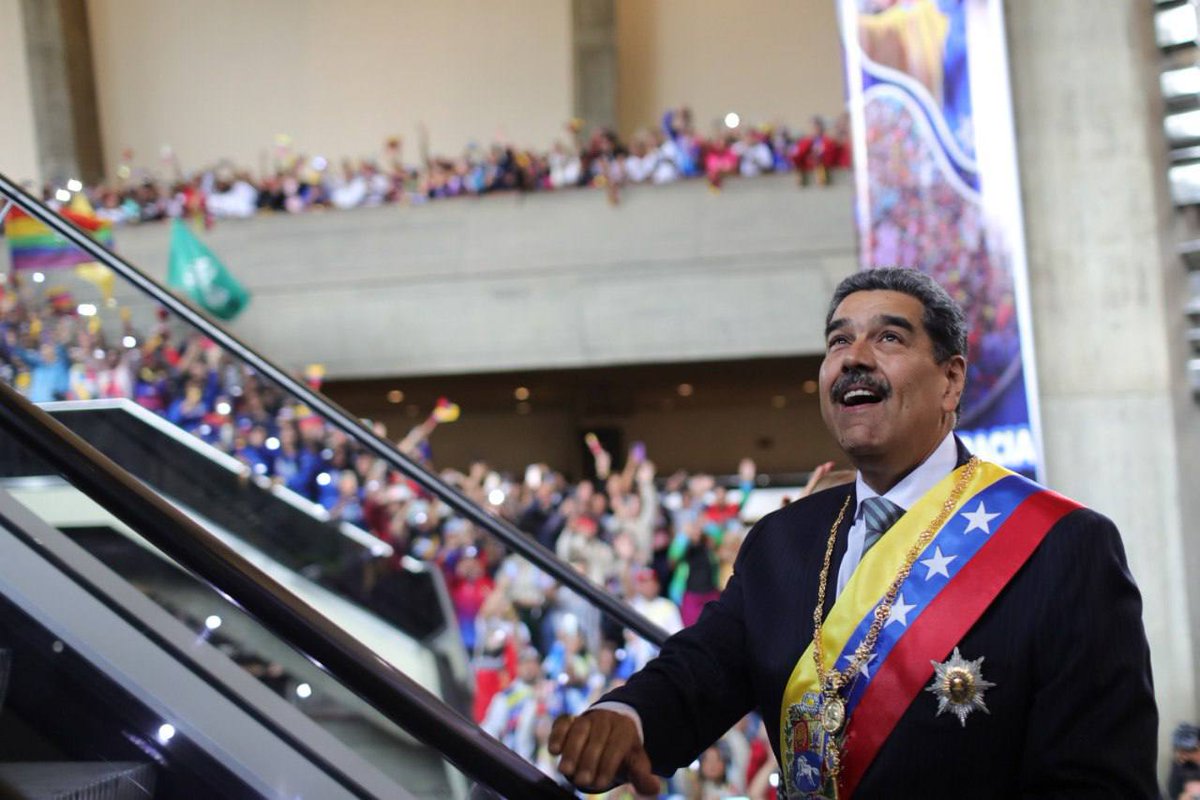 Así se ve un presidente cuando su pueblo lo ama y le responde ❤️🇻🇪
Mensaje Anual A la Nación