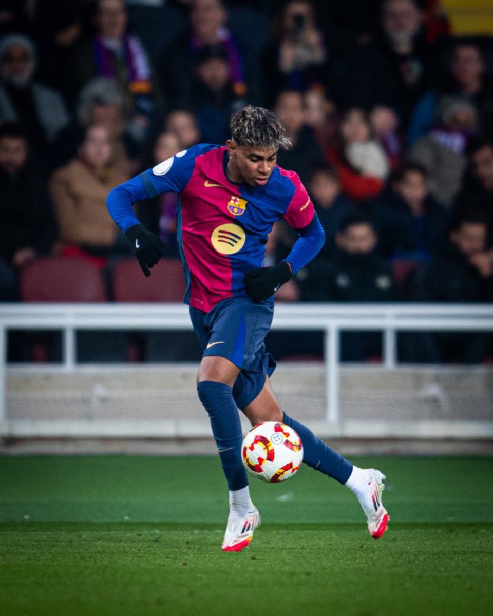 oficialsincerao's tweet photo. Yamal tem algo que craques como Messi, CR7, Neymar e poucos tinham…

Ele desperta o interesse de assistir a partida do seu time independente de ter outro melhor rolando ao mesmo tempo. O cara é um fenômeno, dá gosto de ver. https://t.co/K0qLVGxKCU