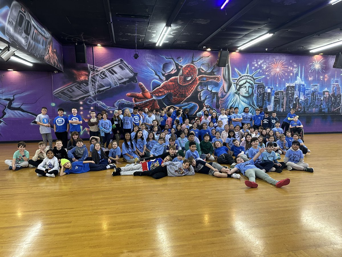 mrsjcorea's tweet photo. Rollerblading with our School 3 friends - such an amazing day! 🛼 @School9E https://t.co/f9eNEWgQZK