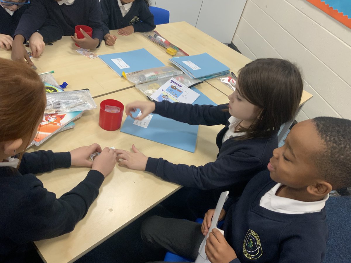 Gorsefield's tweet image. In this morning’s discover session Year 2 used coins and notes to find different amounts of money #cooperation #enquiry #powermaths