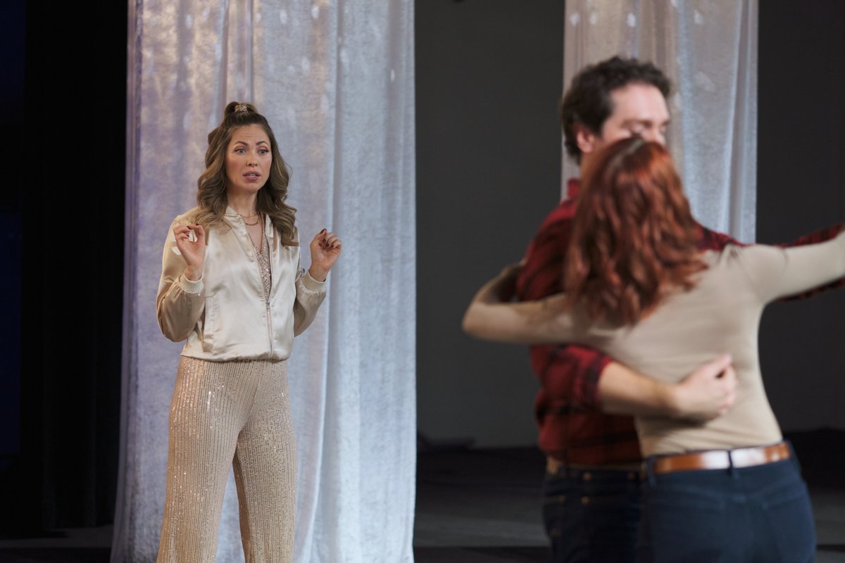 #Hearties and #POstables
The new press pictures for Hallmark Channel's #TheWishSwap include Pascale Hutton from “When Calls the Heart” and Crystal Lowe from “Signed, Sealed, Delivered”!

<a href="/HuttonPascale/">Pascale Hutton</a> <a href="/RealCrystalLowe/">Yan-Kay Crystal Lowe</a> <a href="/hallmarkchannel/">Hallmark Channel</a> 
📷:Hallmark Media