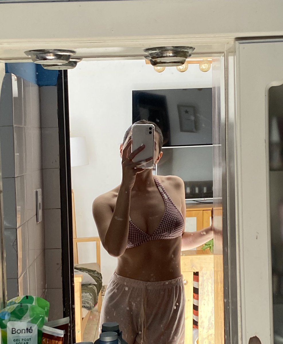 noeatcriptxn's tweet image. la grasa de los brazos es lo único que me molesta de estas fotos… pero bueno, fue un día feliz (?