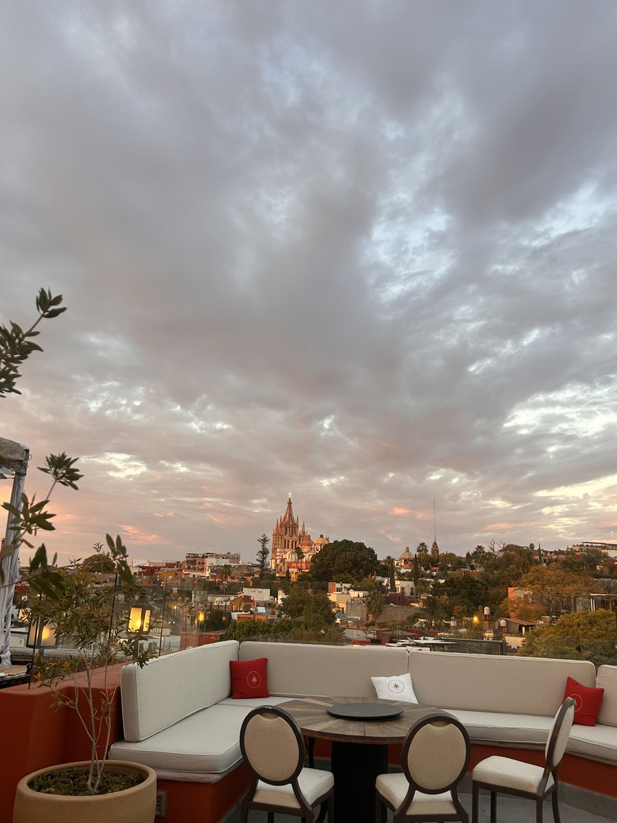 michvcoronado's tweet photo. por más atardeceres y planecitos con mis personas favoritas https://t.co/sPUMNEIqNR