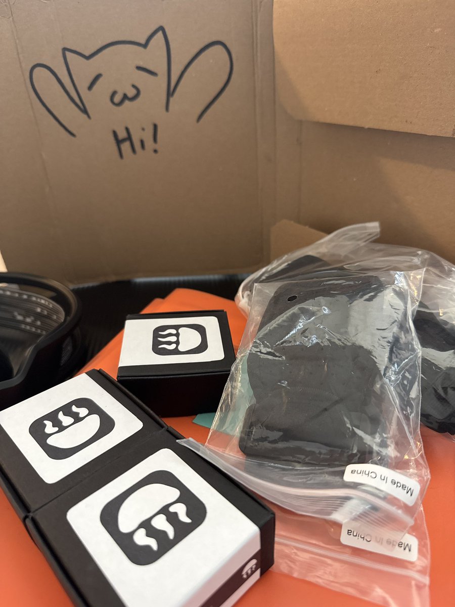 Sillymacky's tweet image. New puck chargers from @elleslings 💕love them! Easy to assemble and works like a charm #jellyvr #vr #Virtualreality