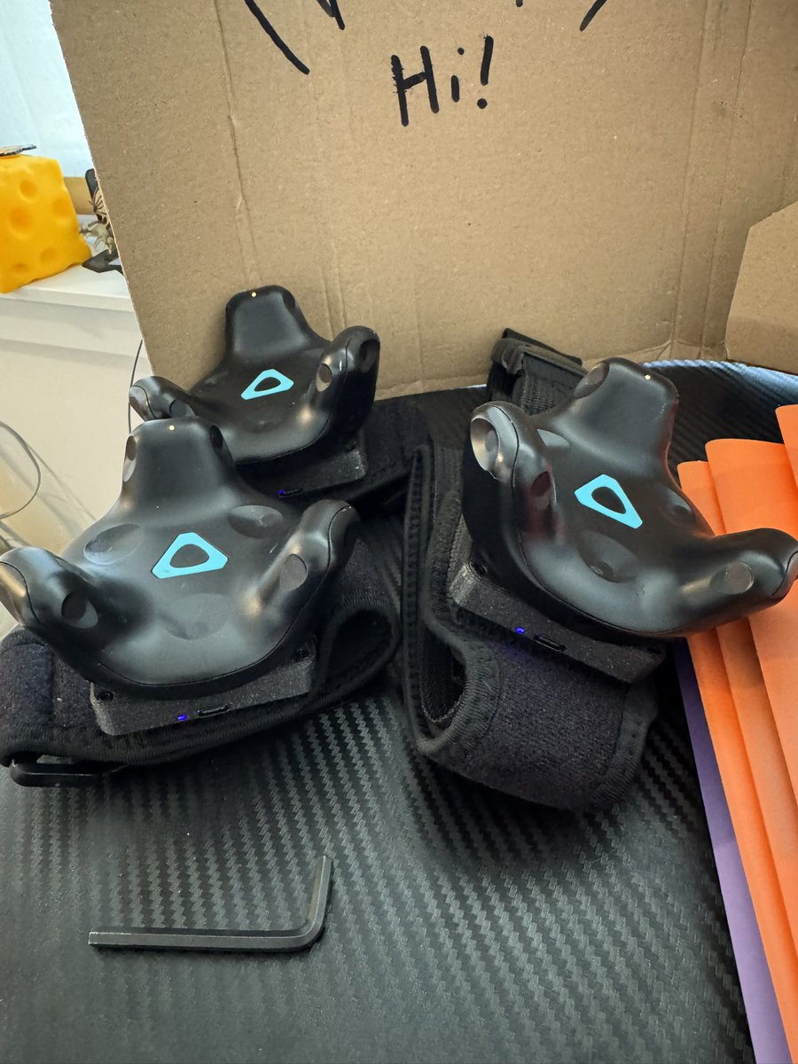 Sillymacky's tweet image. New puck chargers from @elleslings 💕love them! Easy to assemble and works like a charm #jellyvr #vr #Virtualreality