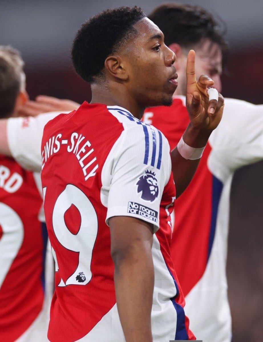 luceafc's tweet photo. NORTH LONDON IS RED. https://t.co/LRfdUXZ2oC