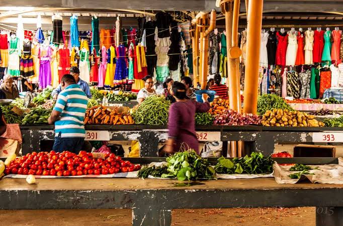 toseen244's tweet photo. Mauritius.... a volcanic island nation known for its stunning beaches, lagoons and reefs. There are other attractions like Blaclava Ruins a national monument, Flacq Market for tourists to buy different items #exploremauritius https://t.co/agxSogjrVx