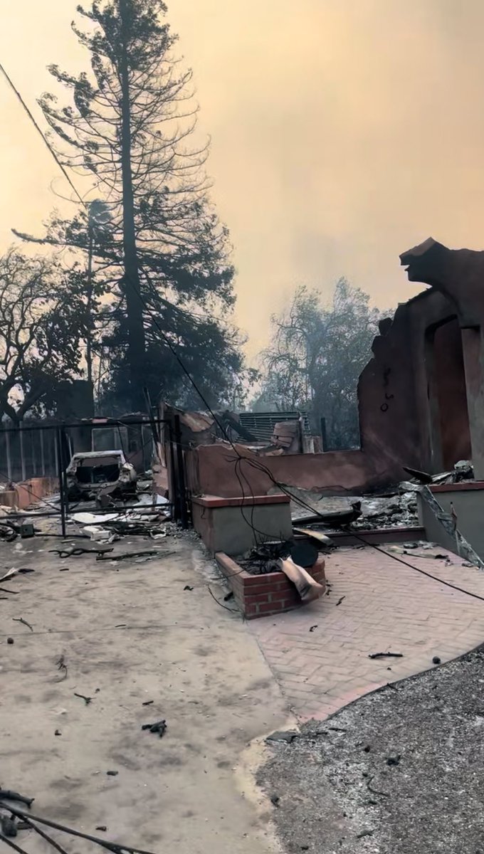 PaulinaJones's tweet photo. Brinks is forcing my parents to pay almost 4k to end their contract even though their home BURNED TO THE GROUND 

Is it legal to force someone to pay for a service when their home is no longer standing?

This is what is left of their home, seems criminal. Anyone have advice? https://t.co/p6915WPtrz