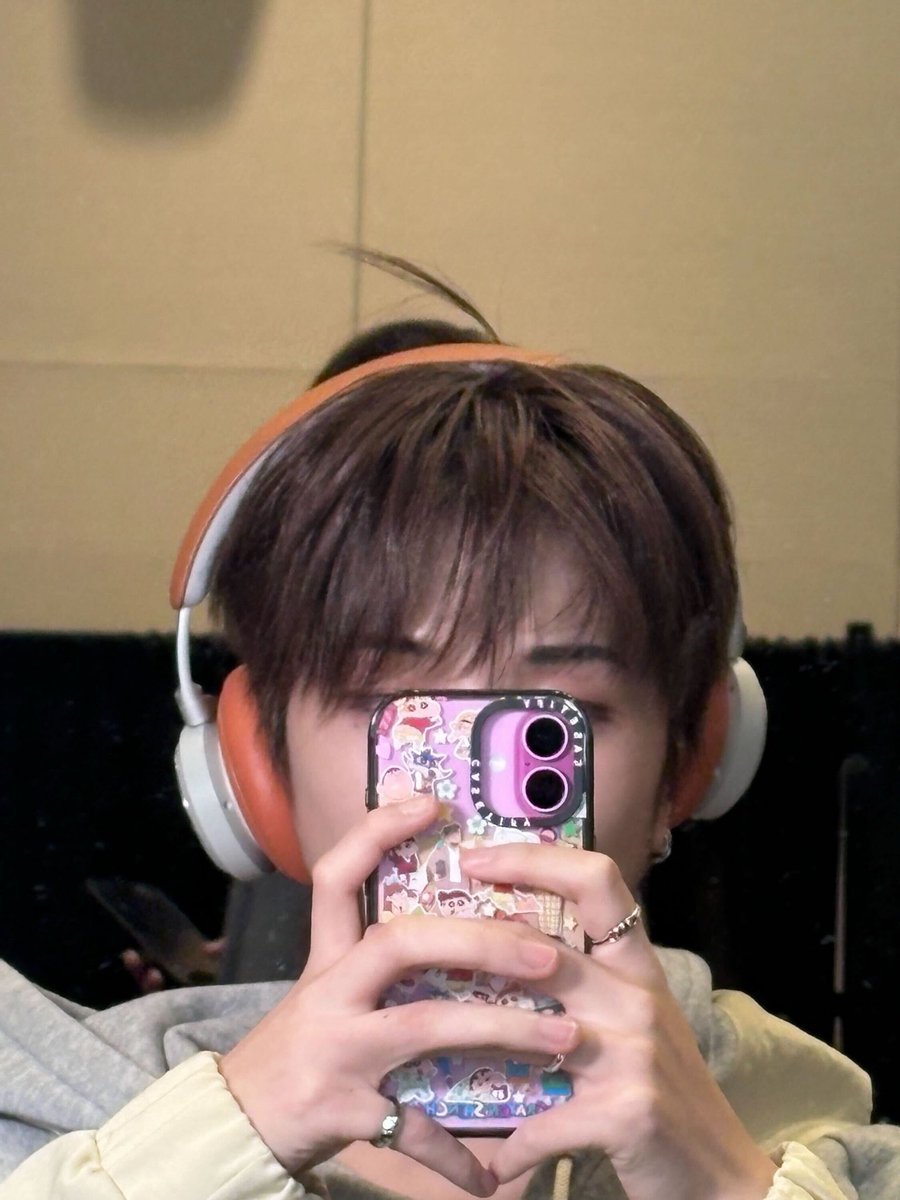 Another episode of me and the orange earphone, peace!