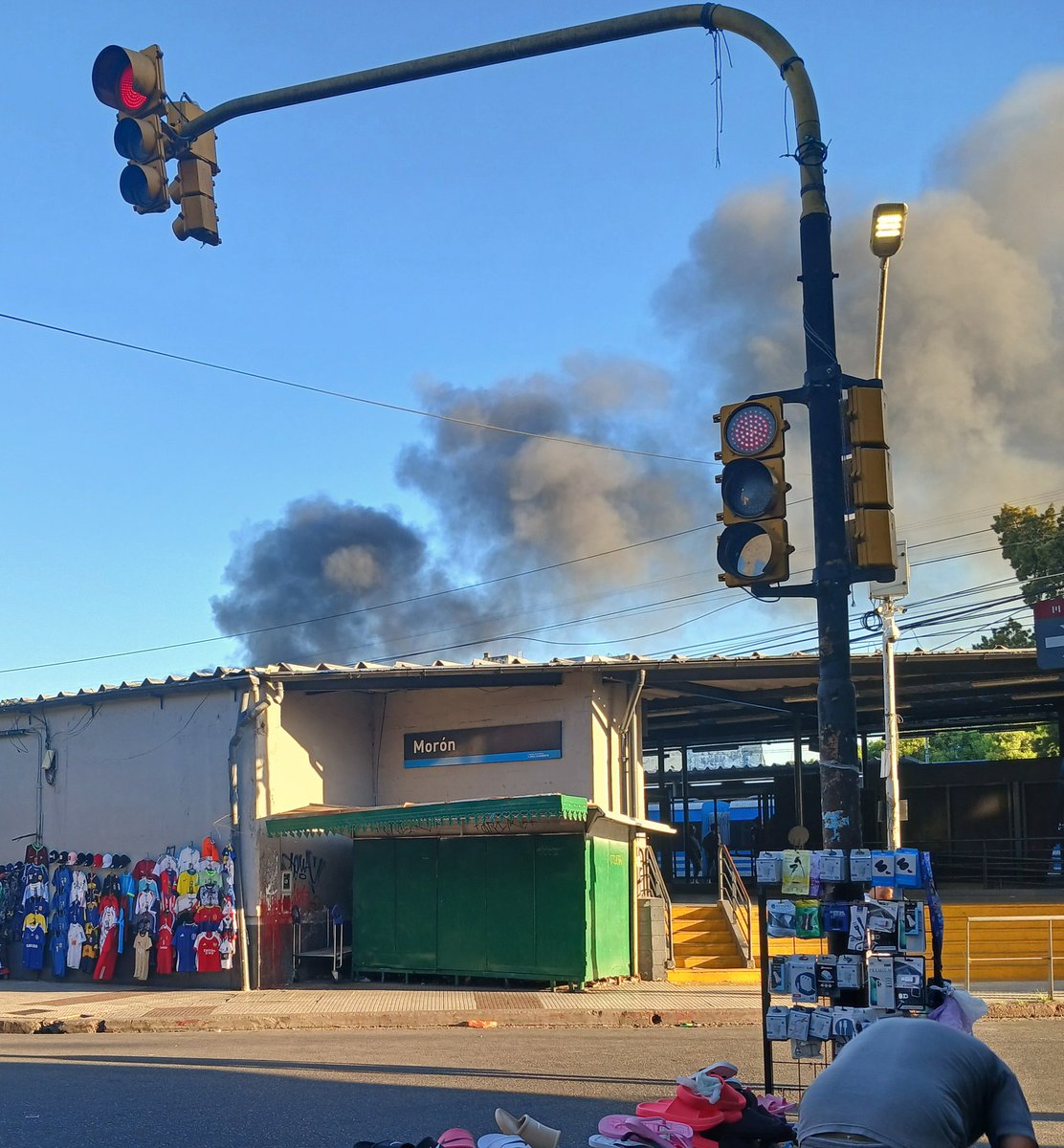 Alto incendio en Moron norte