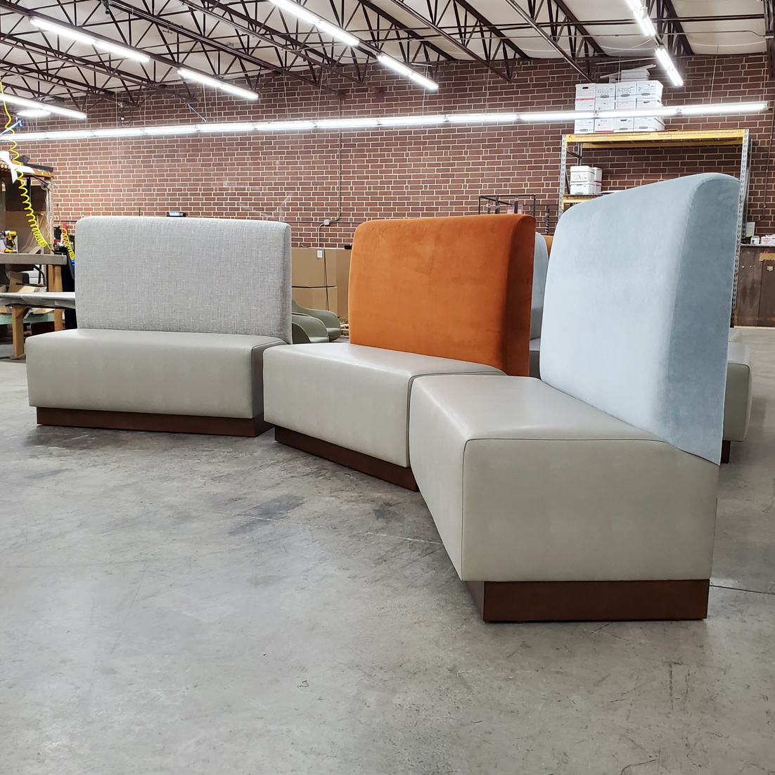 JamieStern_'s tweet photo. Jamie Stern recently completed this trio of simple yet elegant Jojo Banquettes at our domestic furniture factory!

#jamiesterndesign #banquette #banquetteseating #design #banquettedesign #custombanquette #furniture #interiors #customseating #furnituredesign #interiordesign https://t.co/2p8AfSkwi9