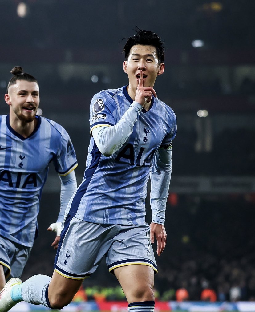 ArsenalFansFR's tweet photo. Au début                            À la fin https://t.co/zyieqm4ZhD