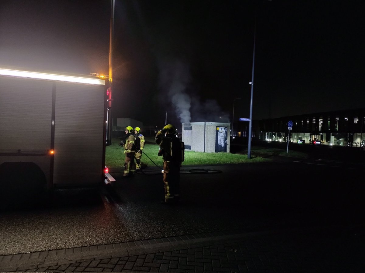 Brand in elektrakast aan Noordeinde kan stroomuitval veroorzaken