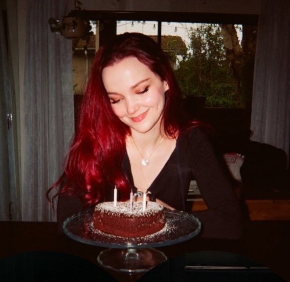 DOVEARCHlVE's tweet photo. birthday girl <3 https://t.co/6bkgBcKP2K