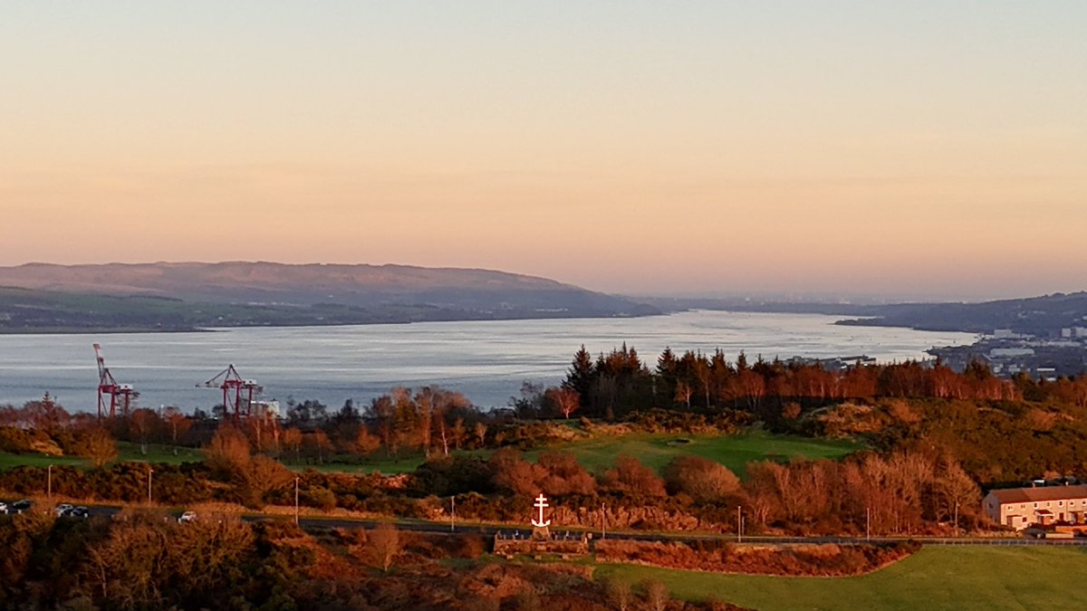 mjgardner73's tweet photo. Sunset to moonrise the views are still impressive.#Gourock #lylehill #arran @BBCScotWeather @WindyWilson88 @ThePhotoHour @discinverclyde https://t.co/EDa6B5NPsu