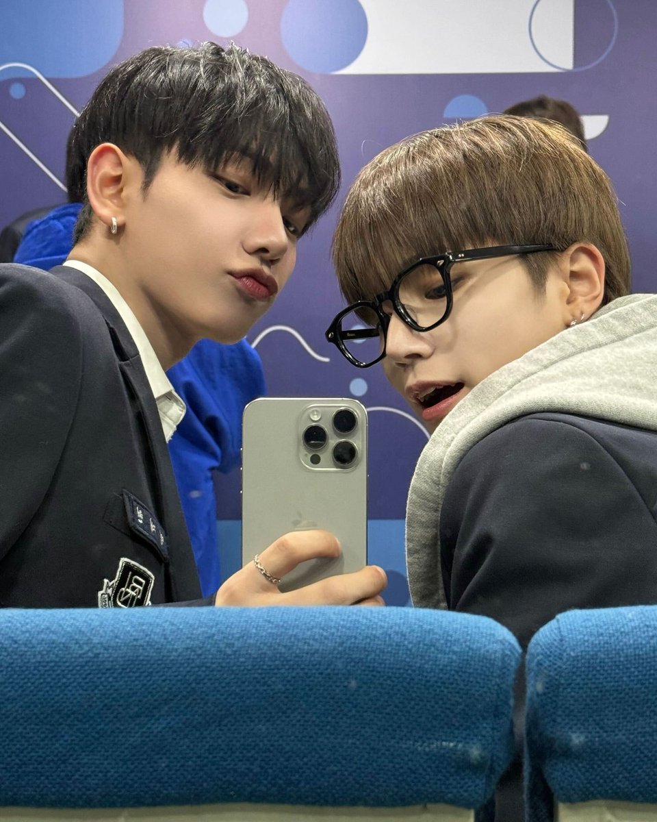 1...2...mirror selfies!