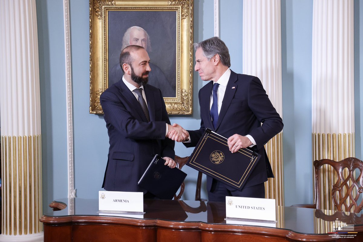 AraratMirzoyan's tweet photo. 🇦🇲-🇺🇸 relations have matured to a point where upgrading them to #strategic partnership is not only fitting but essential for navigating the complex geopolitical landscape.

Let the #Armenia - #U.S. Strategic Partnership Charter we signed with @SecBlinken serve as a testament to the deepening relations btw Armenia & the US & as a roadmap for a future filled with shared achievements.