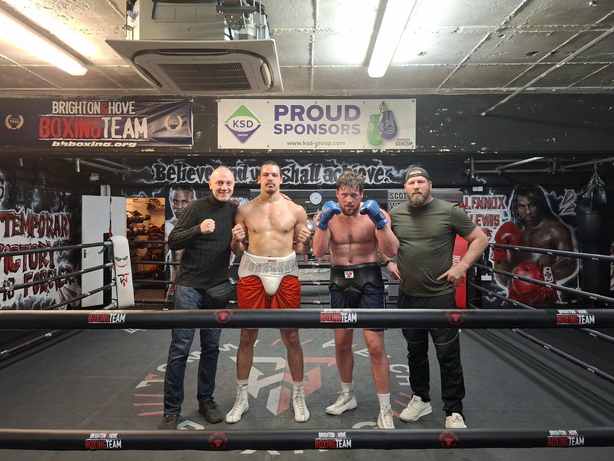 Mickey_Helliet's tweet image. 1st day of sparring down in Brighton with Moses Jolly  Scott Welch David John  #GreatWork!
