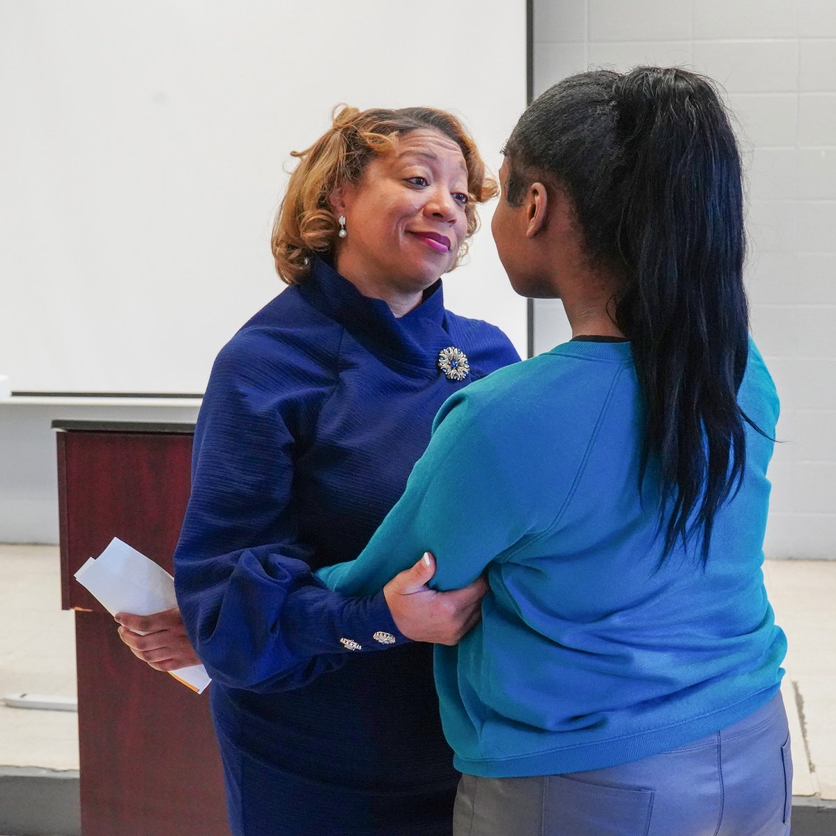 Honored to have Jeff. Co. Commissioner (District 1) Lashunda Scales speak with students <a href="/JCCLC2/">JCCLC</a>! She delivered powerful messages of hope, encouraging students to believe in themselves and embrace change for a better future. 💯

👏Thank you, Commissioner Scales! #MoveDifferently