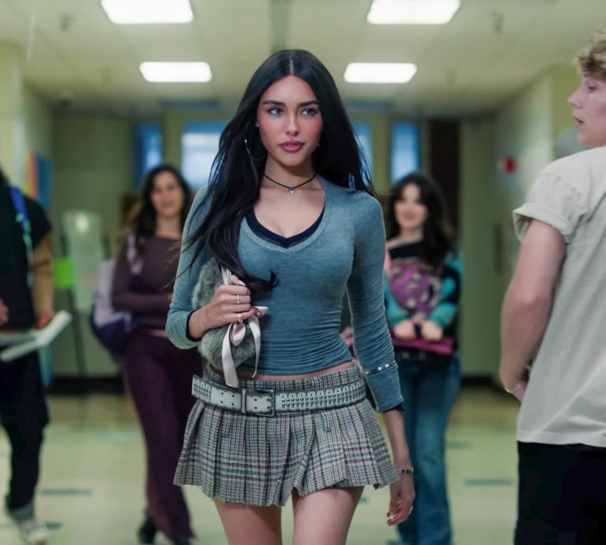 madisonchart's tweet photo. Madison Beer reveals that Epic Records had doubts about releasing “Make You Mine” before tour:

“I don't even want to say this actually because my label will kill me - but not everyone believed in the song. It wasn't even the timing. People were like, "Wait, are you sure you want to just drop a random fucking single before tour?" I was like, "Yeah, it's just for the fans.”