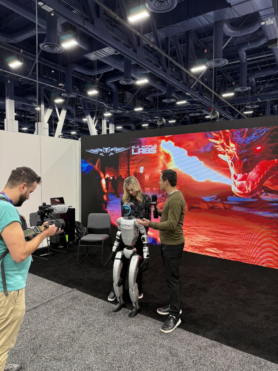 Parallel tweet media