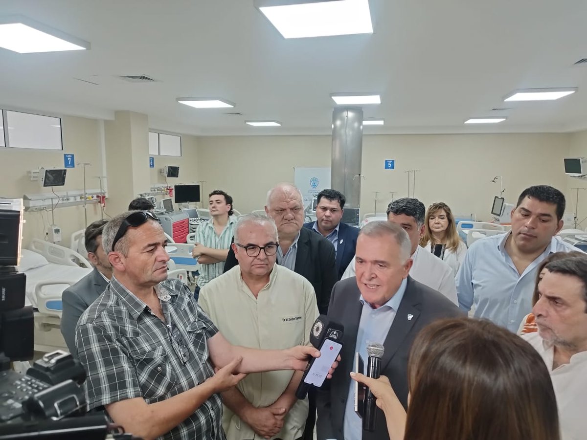 FEDEMASSOTUC's tweet photo. Un orgullo acompañar al Gobernador @OsvaldoJaldo en la Inauguración de la Sala de  Shock Room del Hospital Angel C Padilla .
Tecnología de punta junto a Profesionales ,Técnicos y Personal capacitado para salvar miles de vidas de tucumanos. 
#EstadoPresente
#SaludPublicaDeNivel https://t.co/nPMLUaXH5R
