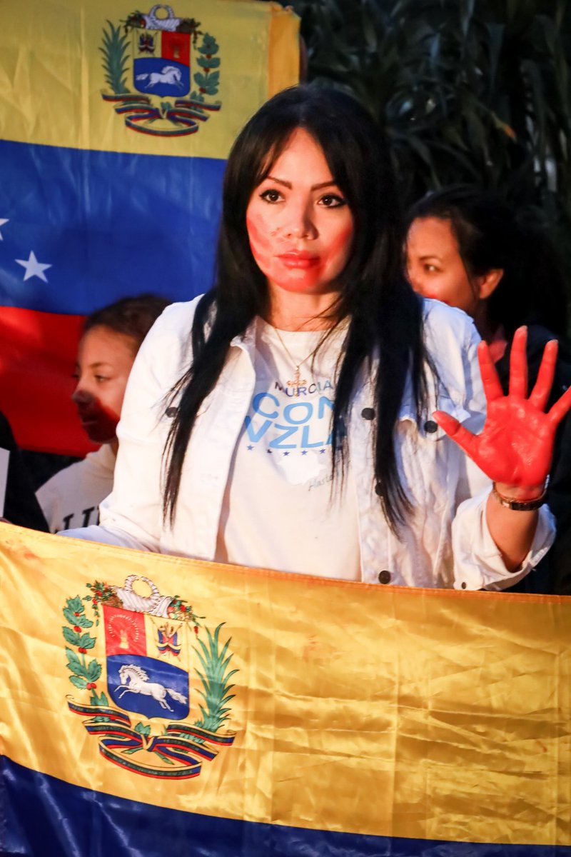 EscarletPinero's tweet image. Prohibido olvidarles! Estos son solo algunos de los rostros de las víctimas de crímenes de lesa humanidad perpetrados por la dictadura de Maduro. 

Es un deber de la diáspora venezolana alzar la voz en su defensa y así lo hicimos en Murcia el #01Dec del 2024 #HastaElFinal🇻🇪