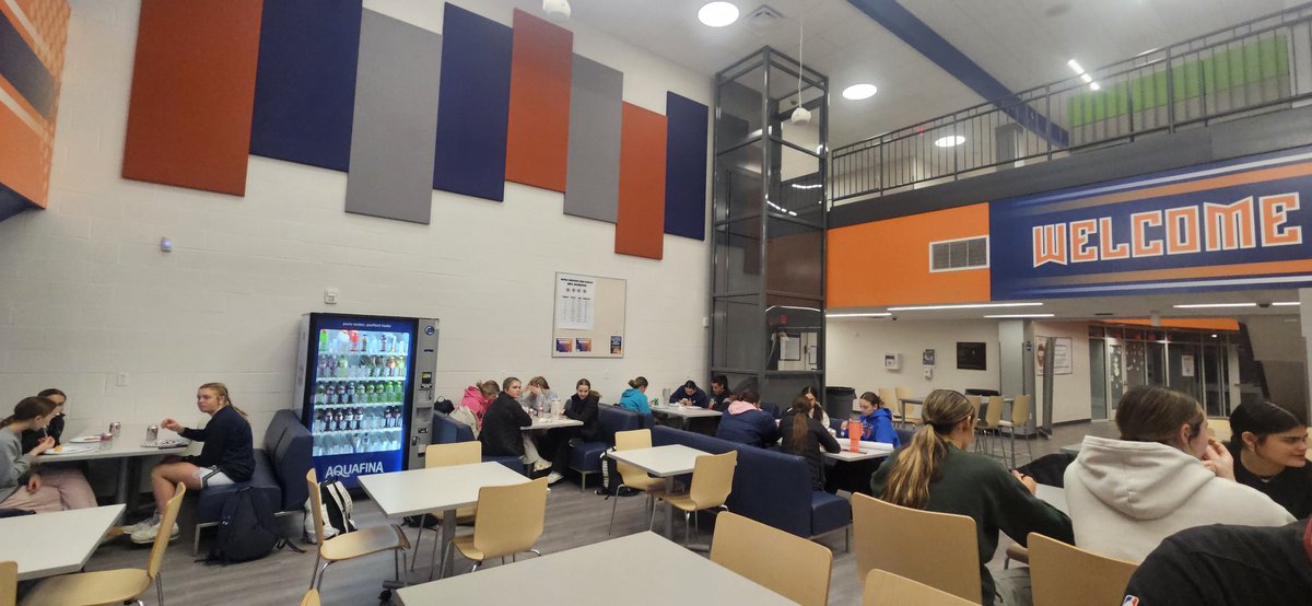 Thanks to the Szojka &amp; Friel family for our TEAM meal. We are lucky to have such supportive families. Boss Chicken was awesome and Mrs Szojka makes a mean Mac N Cheese! <a href="/Bosschicknbeer/">Boss Chicknbeer</a> #TitanPride